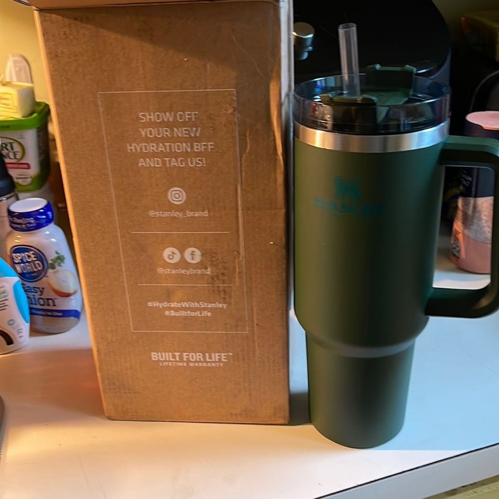 Stanley tumbler 40 oz